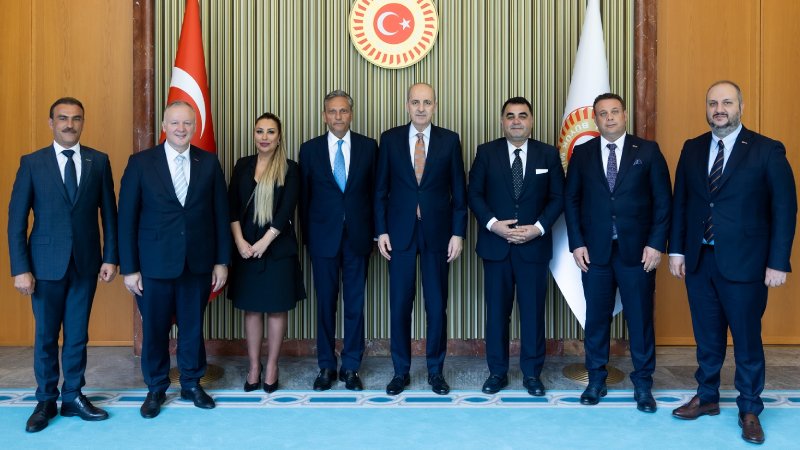 TBMM başkanı Numan Kurtulmuş TÜRSAB heyetini kabul etti TBMM Başkanı Kurtulmuş’u makamında ziyaret eden, Türkiye Seyahat Acentaları Birliği