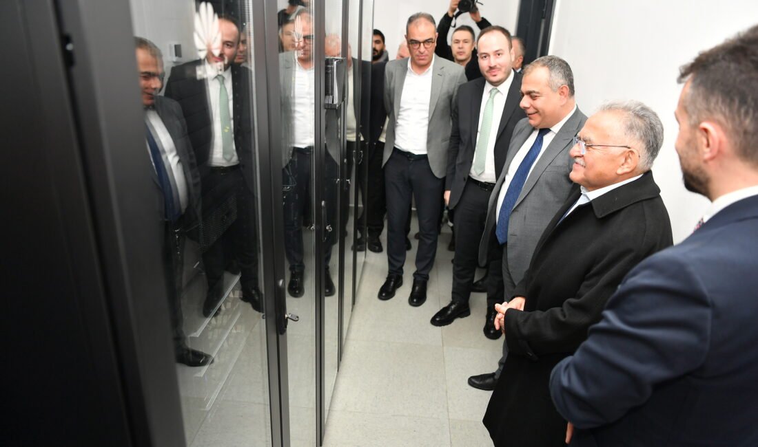 Kayseri Büyükşehir Belediye Başkanı Dr. Memduh Büyükkılıç, KASKİ yerleşkesinde tamamlanan