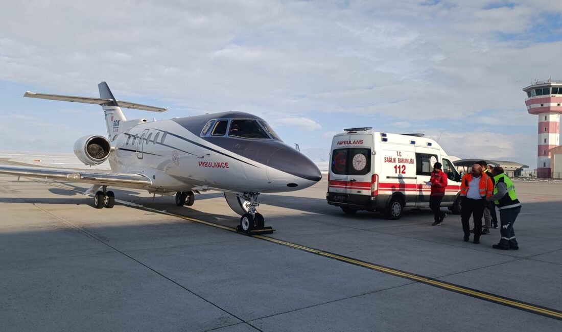 30 günlük bebek için uçak ambulans havalandı Ümit OKTAN/AĞRI, (DHA)-AĞRI'da zatürre tanısıyla hastanede tedavi altına alınan 30