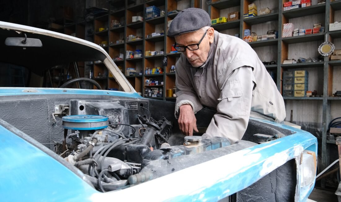 Musa KESKİN/DÜZCE, (DHA)- DÜZCE'de motor ve kaporta ustası olarak meslekte