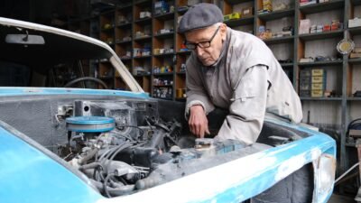 Musa KESKİN/DÜZCE, (DHA)- DÜZCE'de motor ve kaporta ustası olarak meslekte