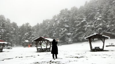 Mutlu YUCA-Zübeyde ÖZMEN/BOLU, (DHA)- BOLU’da, etkili olan kar yağışıyla birlikte