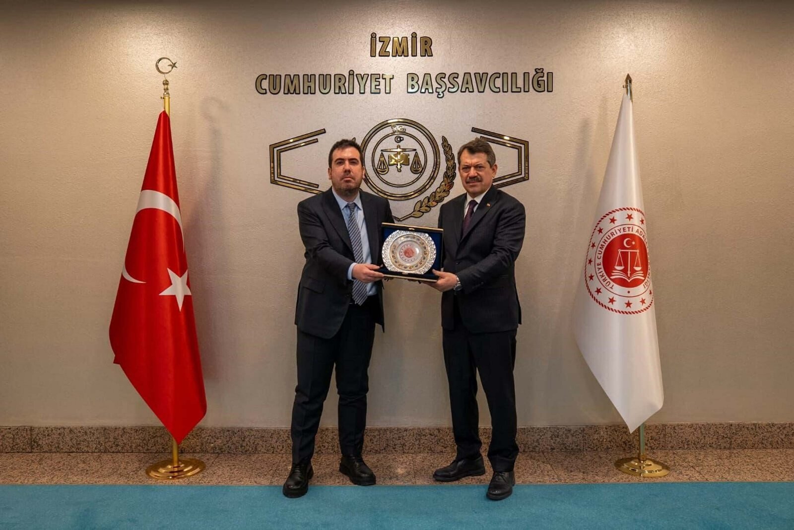 Kadir ÖZEN/İZMİR, (DHA)- ADALET Bakan Yardımcısı Can Tuncay, İzmir Adliyesi'ni