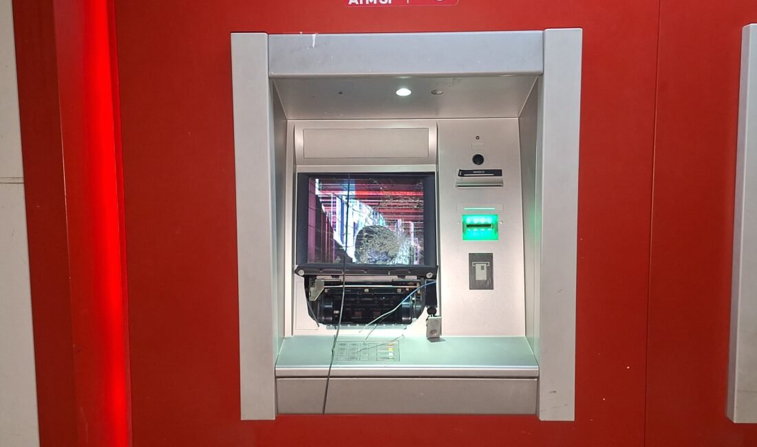 Eser PAZARBAŞI/ ADANA, (DHA)- ADANA'nın Seyhan ilçesinde bir bankaya ait