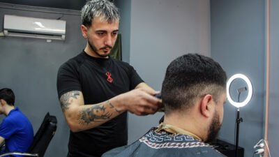Yusuf YILDIZ-Eser PAZARBAŞI/ADANA, (DHA)- ADANA’da Ramazan Bayramı öncesi berberlerin randevuları