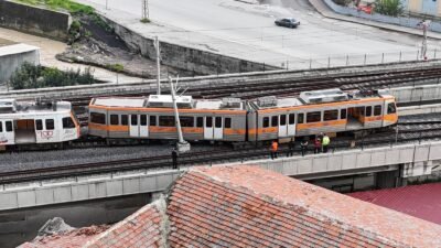 Yusuf YILDIZ/ ADANA, (DHA)- ADANA’da seyir halindeyken raydan çıkan metro