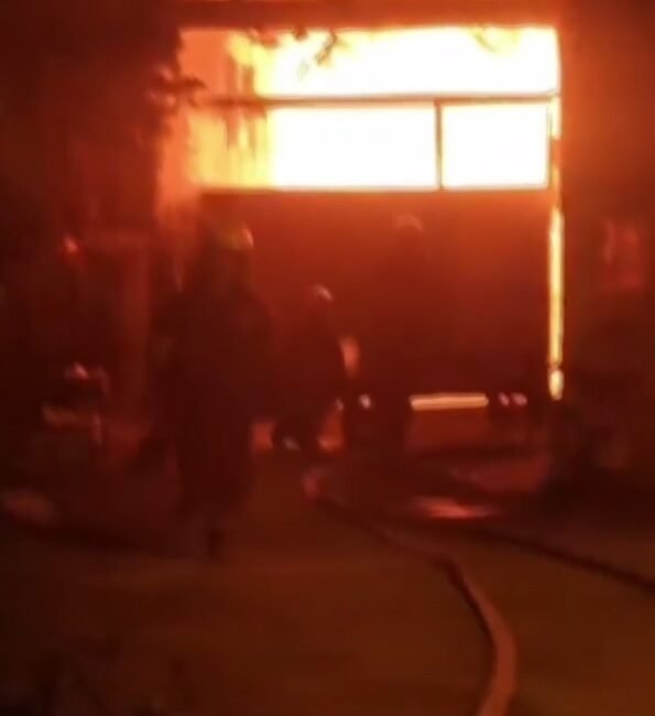 Adana’da mobilya atölyesinde yangın Yaşarcan SERİNTÜRK/ADANA, (DHA)- ADANA’da bir mobilya atölyesinde çıkan yangın, itfaiye