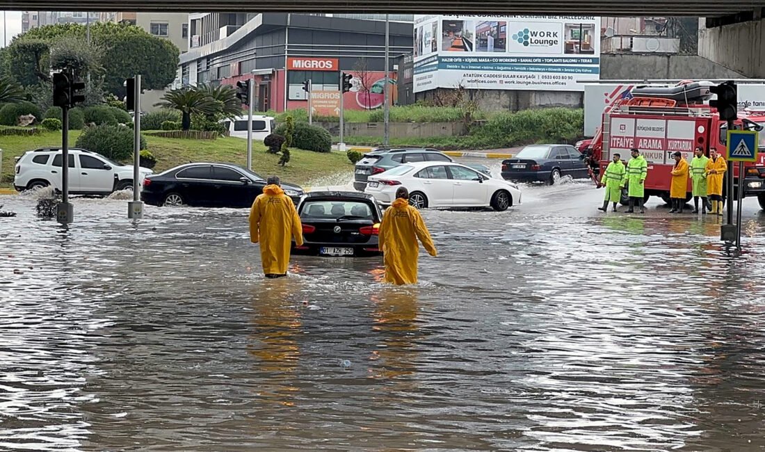 Anıl ATAR-Serhat GÜLER/ADANA, (DHA)- ADANA’da öğle saatlerinde etkili olan sağanak