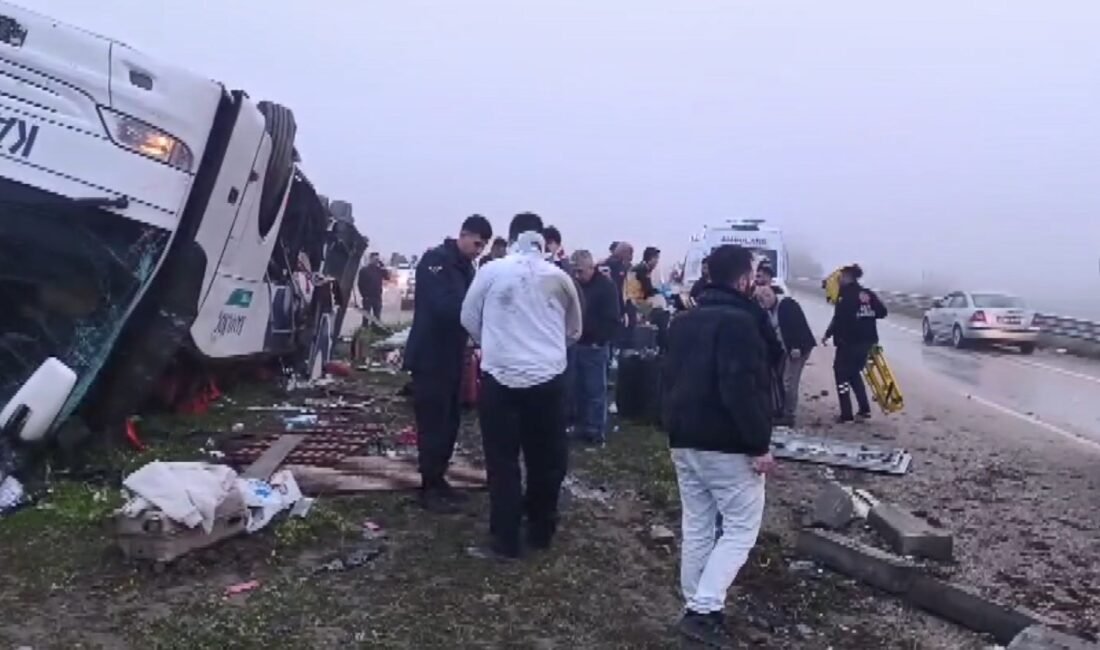 Ali GÖKDAL/KOZAN, (Adana)- ADANA'nın Kozan ilçesi Tırmıl mevkisinde yolcu otobüsü