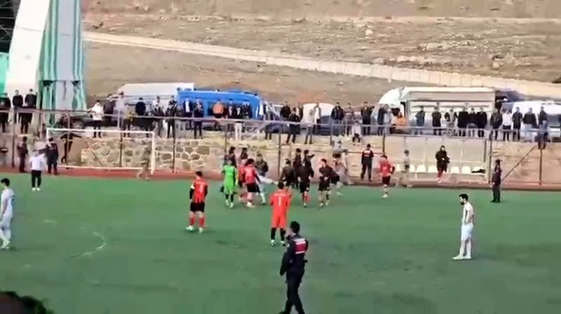 İlyas Kaan TAYTAK / AFYONKARAHİSAR,(DHA)- AFYONKARAHİSAR'da Süper Amatör Lig'de oynanan