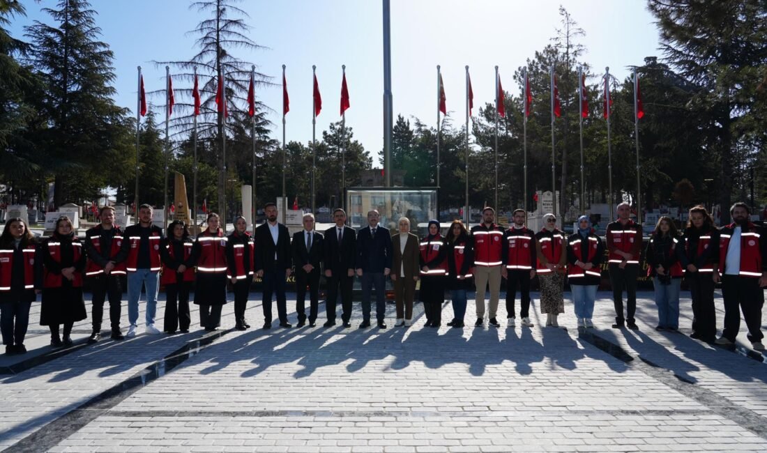 Aile ve Sosyal Hizmetler Bakanlığı’ndan Ankara’da şehitlik ziyareti ANKARA, (DHA)- AİLE ve Sosyal Hizmetler Bakanı Mahinur Özdemir Göktaş’ın