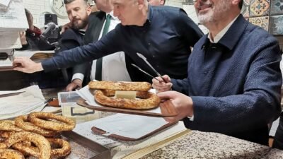 Mustafa İÇ/ İZMİR, (DHA)- İZMİR’in Konak ilçesinde düzenlenen sahur etkinliğinde