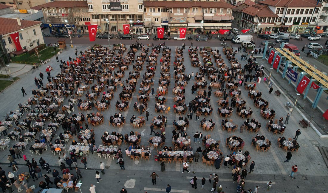 AK Parti’li Kasapoğlu, Manisa’da iftar programına katıldı Hasan YİĞEN/ MANİSA, (DHA)- MANİSA’nın Kula ilçesinde düzenlenen iftar programına