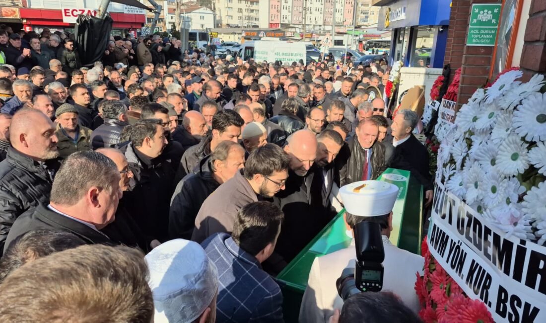 Sinan KABATEPE/ EREĞLİ(Zonguldak), (DHA)- ZONGULDAK'ın Ereğli ilçesinde ormanda yürüyüş yaparken