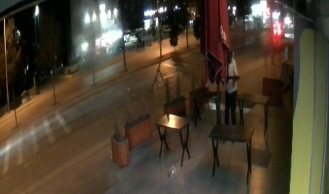 Salih BÜYÜKSAMANCI/KONYA, (DHA)- KONYA’da simit dükkanı bulunan Ş.Y.'nin, karşısındaki dükkanda