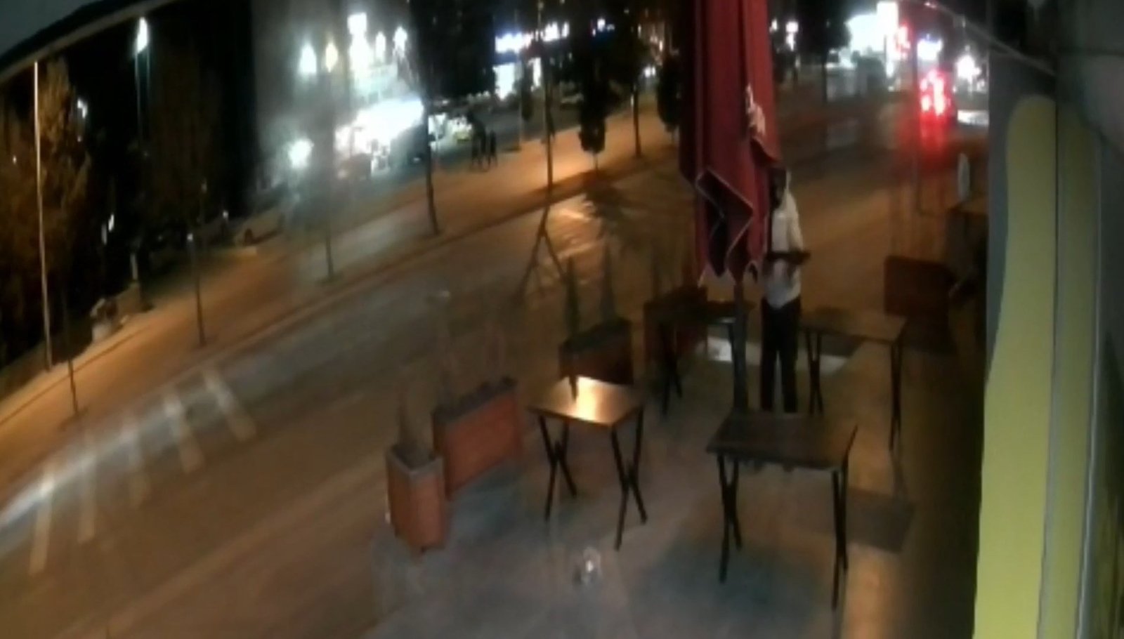 Salih BÜYÜKSAMANCI/KONYA, (DHA)- KONYA’da simit dükkanı bulunan Ş.Y.'nin, karşısındaki dükkanda