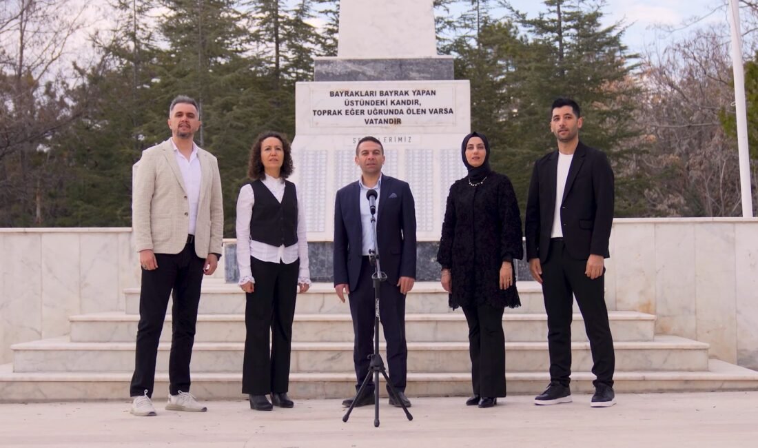 Aksaray’daki öğretmenlerden ‘Geçilmedi Çanakkale’ klibi Erkan ALTUNTAŞ/AKSARAY, (DHA)- AKSARAY’da Mustafa Yazıcı Ortaokulu öğretmen ve öğrencileri,