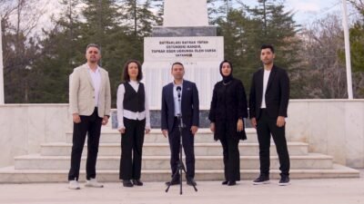 Erkan ALTUNTAŞ/AKSARAY, (DHA)- AKSARAY’da Mustafa Yazıcı Ortaokulu öğretmen ve öğrencileri,