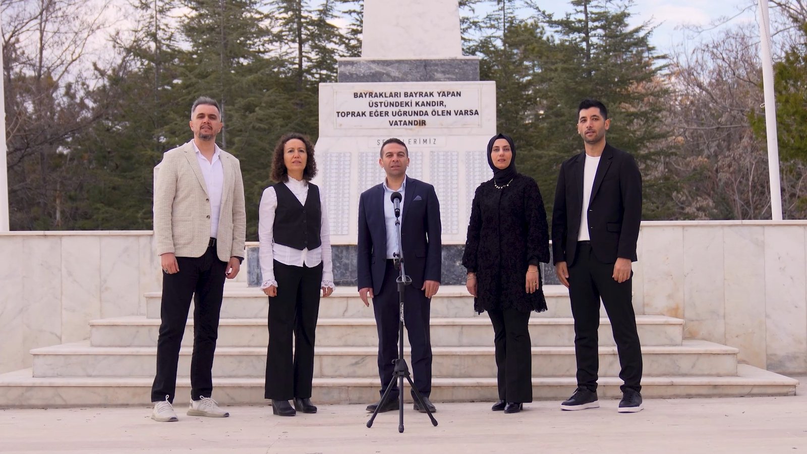 Erkan ALTUNTAŞ/AKSARAY, (DHA)- AKSARAY’da Mustafa Yazıcı Ortaokulu öğretmen ve öğrencileri,