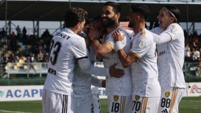 İZMİR, (DHA)- TFF 2'nci Lig Kırmızı Grup'ta şampiyonluk adaylarından Aliağa