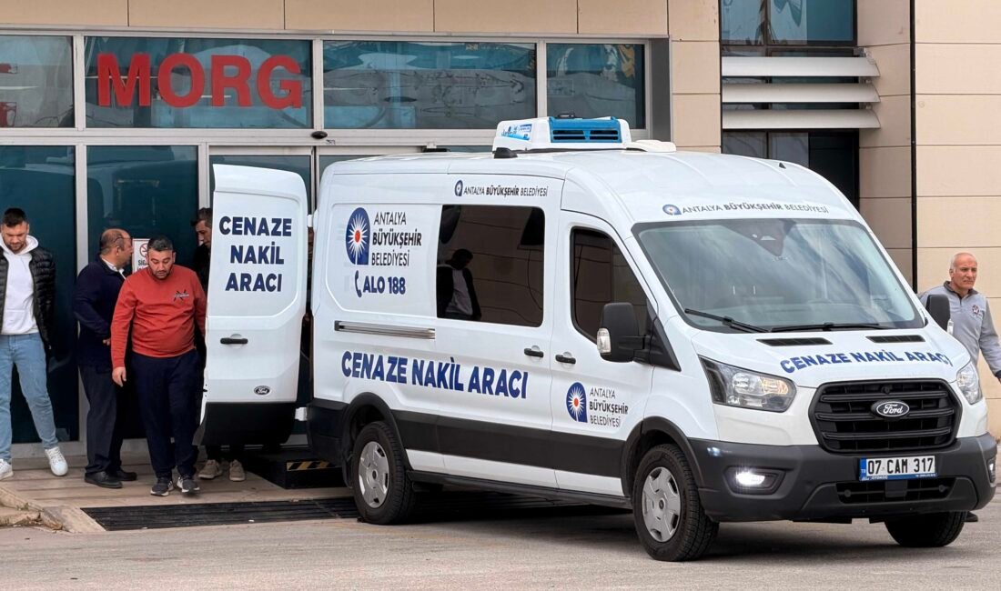 Alkollü iş yeri sahibi, tartıştığı müşteriyi öldürdü (2) CENAZESİ ALINDI Antalya’nın Manavgat ilçesinde market sahibinin oğlu H.K. tarafından