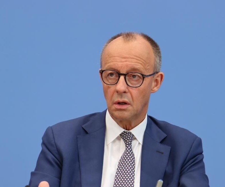 Almanya Başbakanı Merz ile ABD Başkanı Trump telefonda görüştü ALMANYA, (DHA) - ALMANYA Başbakanı Friedrich Merz ile ABD Başkanı