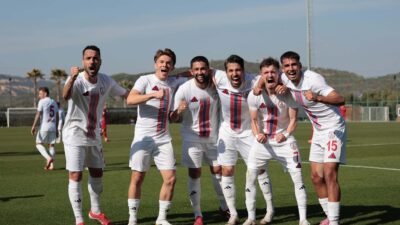 İZMİR, (DHA)- TFF 2'nci Lig Beyaz Grup'ta hafta içi evinde