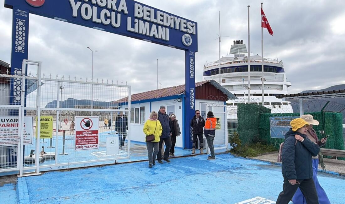Ayhan ACAR/AMASRA (Bartın), (DHA)- BARTIN'ın Amasra Limanı'na, 'Astoria Grande' isimli