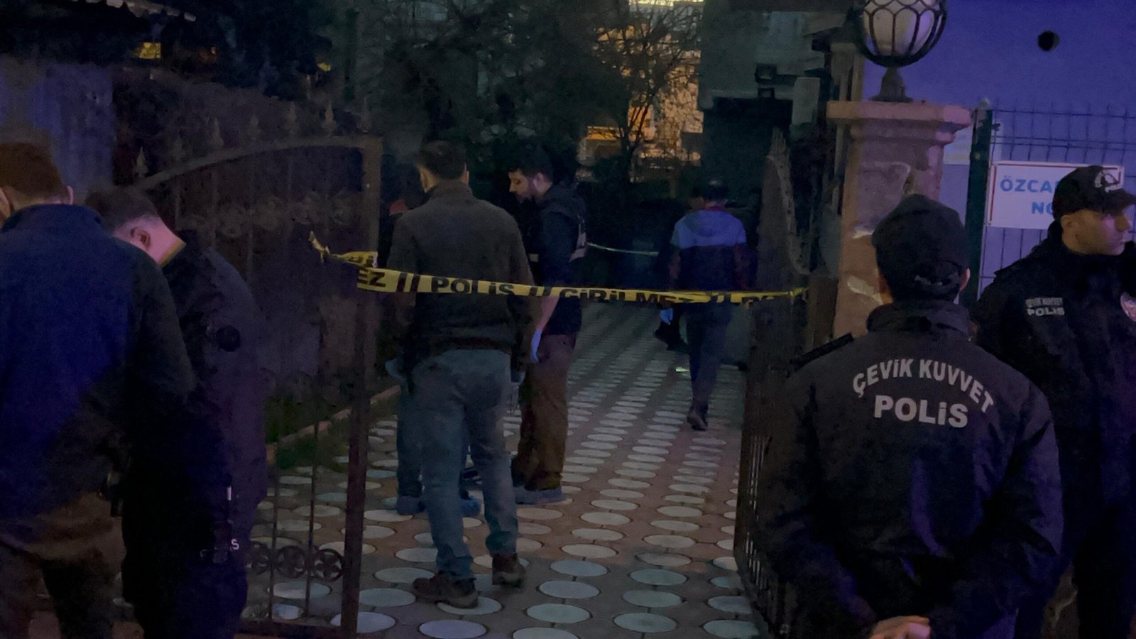 Bayram AYHAN/ BATMAN, (DHA)- BATMAN’da Aynur Karadaş (55) ile oğlu