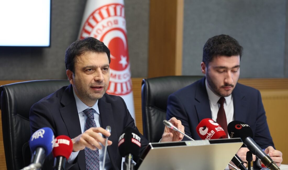 Ankara Cumhuriyet Başsavcı Vekili Akdoğan: 15-18 yaş grubundaki çocuklarımızda yaş küçüklüğüne bağlı indirimler uygulanmamalı Aliekber METE/ ANKARA, (DHA)- TBMM Suça Sürüklenen Çocuklara İlişkin Araştırma