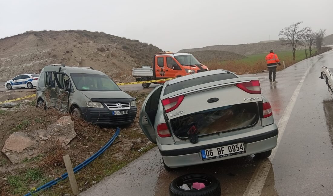 Muammer DAŞDELEN/BEYPAZARI (Ankara), (DHA)- ANKARA'nın Beypazarı ilçesinde otomobil ile hafif