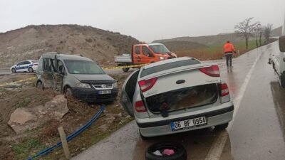 Muammer DAŞDELEN/BEYPAZARI (Ankara), (DHA)- ANKARA'nın Beypazarı ilçesinde otomobil ile hafif