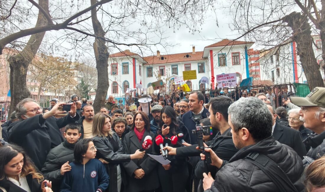Kübra SONKAYA-Ali Oğulcan ARSLAN/ANKARA, (DHA)- ANKARA'da Çankaya Mimar Kemal Ortaokulu