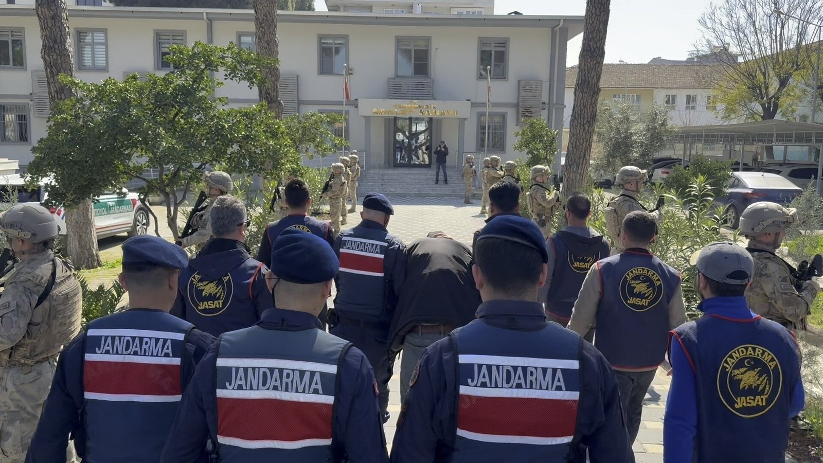 Melek FIRAT/AYDIN, (DHA)- AYDIN'ın Germencik ilçesinde, Meryem Akgün (76) meskeninde