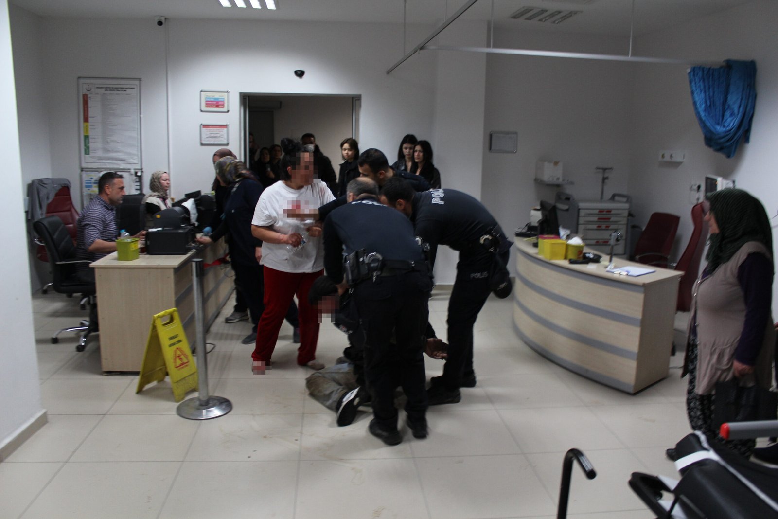 Erkan ALTUNTAŞ/AKSARAY, (DHA)- AKSARAY'da annesinin birlikte içki içtiği erkek arkadaşı