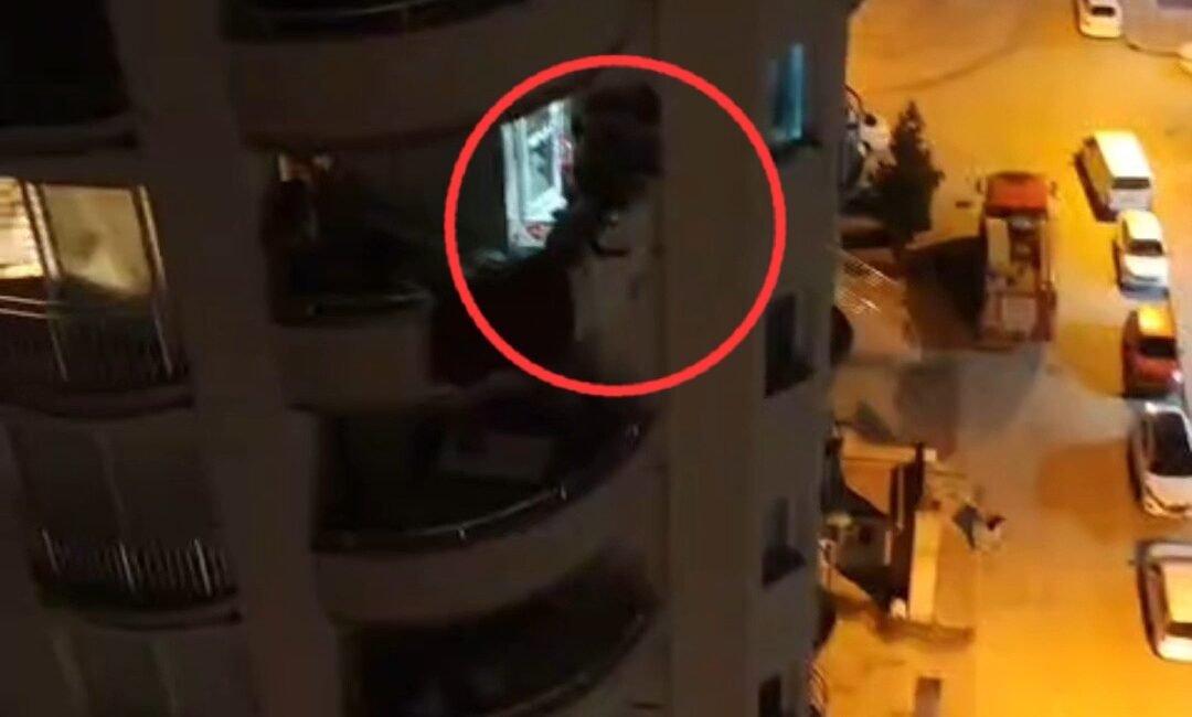 Annesiyle tartıştı, konutu ve kendisini yakacağını söyledi; 3 saatte ikna edildi Gökhan KESKİNCİ/ ADANA, (DHA)- ADANA'da unsur bağımlısı olduğu öne sürülen