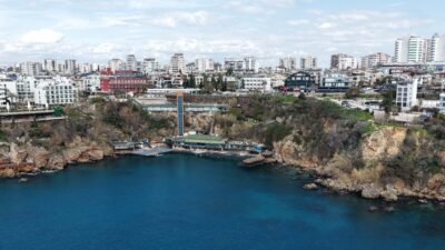Mehmet ÇINAR/ANTALYA, (DHA)-ANTALYA'nın 'Tufa Kıyı Falezi' özelliğine sahip dünyada tek