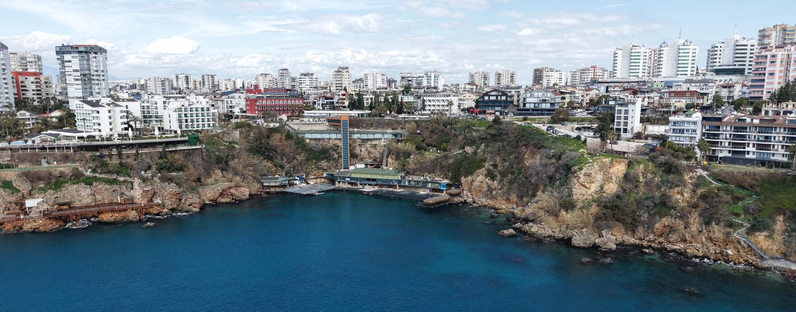 Mehmet ÇINAR/ANTALYA, (DHA)-ANTALYA'nın 'Tufa Kıyı Falezi' özelliğine sahip dünyada tek