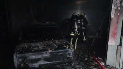 Adem AKALAN/ANTALYA, (DHA)-ANTALYA’da araç boyama atölyesi çıkan yangın, bitişikteki iş