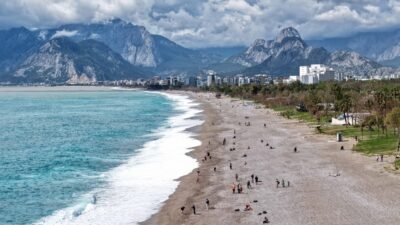 İrem BAŞDAŞ/ANTALYA, (DHA)- ANTALYA’da 'sarı kod'lu uyarının ardından etkili olan