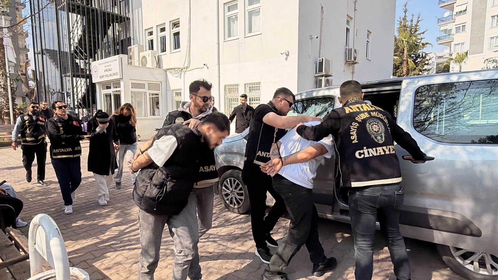 Adem AKALAN/ANTALYA, (DHA)-ANTALYA'da baharatçı dükkanı işleten Süleyman Miran'ın (52) silahlı