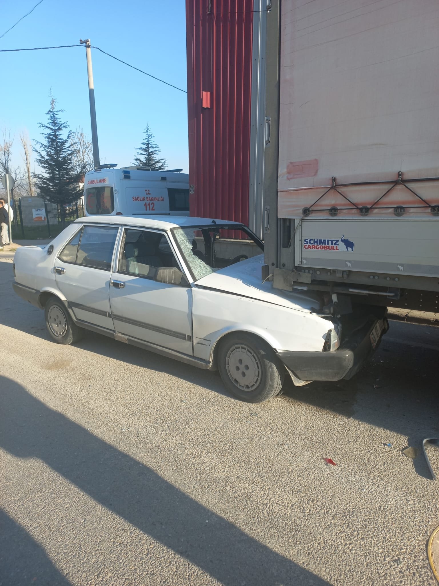 Yavuz YILMAZ/ İNEGÖL(Bursa), (DHA)- BURSA’nın İnegöl ilçesinde denetimden çıkan araba,