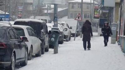Dinçer AKTEMUR/ARDAHAN, (DHA)- ARDAHAN’da sabahın erken saatlerinde etkili olan kar