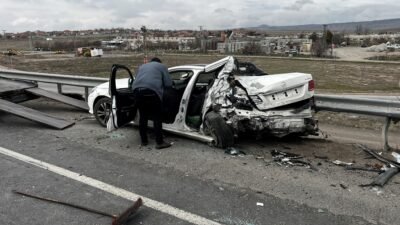 Furkan KAVUKLU/KAYSERİ, (DHA)- KAYSERİ’de arızalanınca sürücüsünün yol kenarına park ettiği