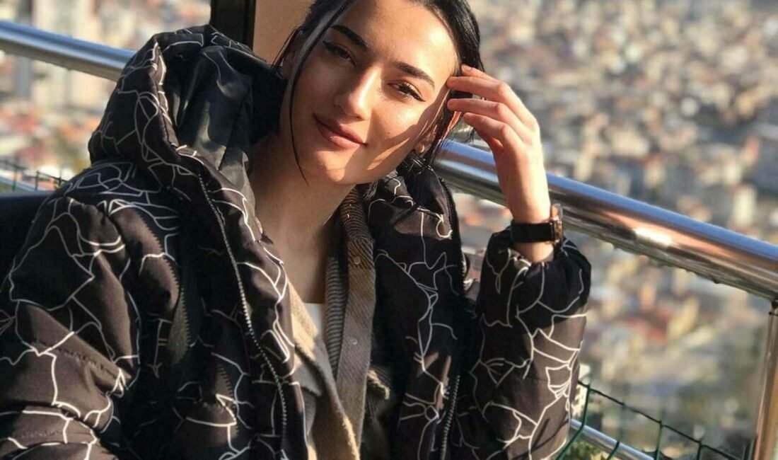 Tolga TAHÇI/ İZMİR, (DHA)- İZMİR'de, Aslıhan Sinem Çiçek'in (18) evden
