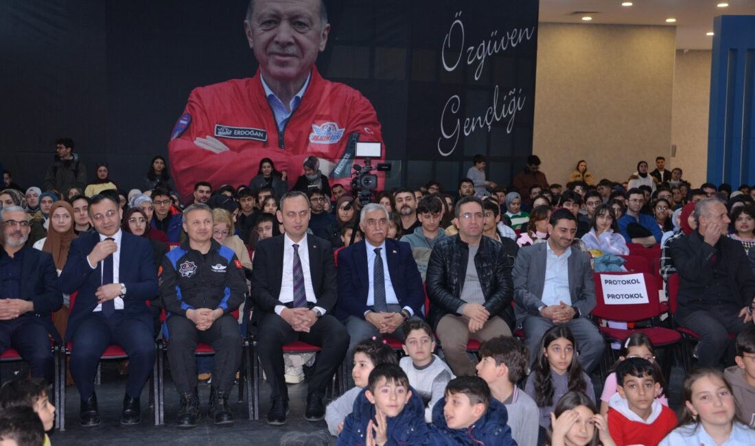 Astronot Gezeravcı: Çocukların uzaya ilgisi had safhada Salih TEKİN/ERZURUM, (DHA)- TÜRKİYE'nin birinci astronotu Alper Gezeravcı, Türkiye’de çocukların