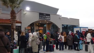 Hüsnü EVREN/AYVALIK (Balıkesir), (DHA)-BALIKESİR'in Ayvalık ilçesi deniz hudut kapısından Ramazan