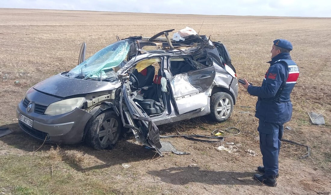 Babasından izinsiz alıp, kuzenleriyle gezintiye çıktığı otomobil TIR’a çarptı: 1 ölü, 3 yaralı Erkan ALTUNTAŞ/AKSARAY, (DHA)- AKSARAY’da E.U.’nun (17), babasından izinsiz alıp kuzenleriyle