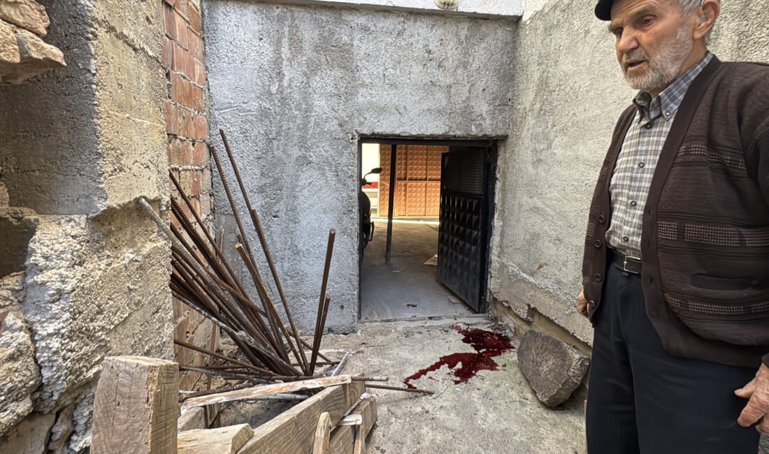 Babasının çatıdan attığı inşaat demiri başına isabet etti Oğuzhan KILIÇ/ KÜTAHYA, (DHA)- KÜTAHYA’da babasının çatıdan attığı inşaat demirinin