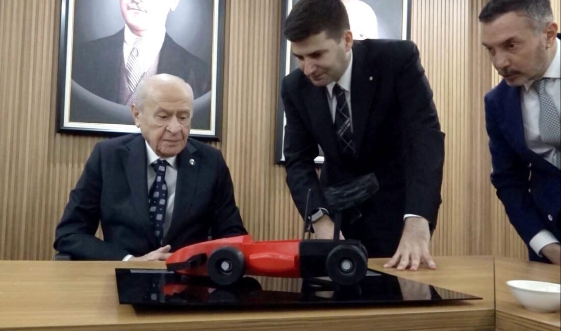 Bahçeli, Ülkü Ocakları’nın yarış arabalarına ‘Göktay’ ismini verdi ANKARA, (DHA)-MHP Genel Başkanı Devlet Bahçeli, Ülkü Ocakları Eğitim ve